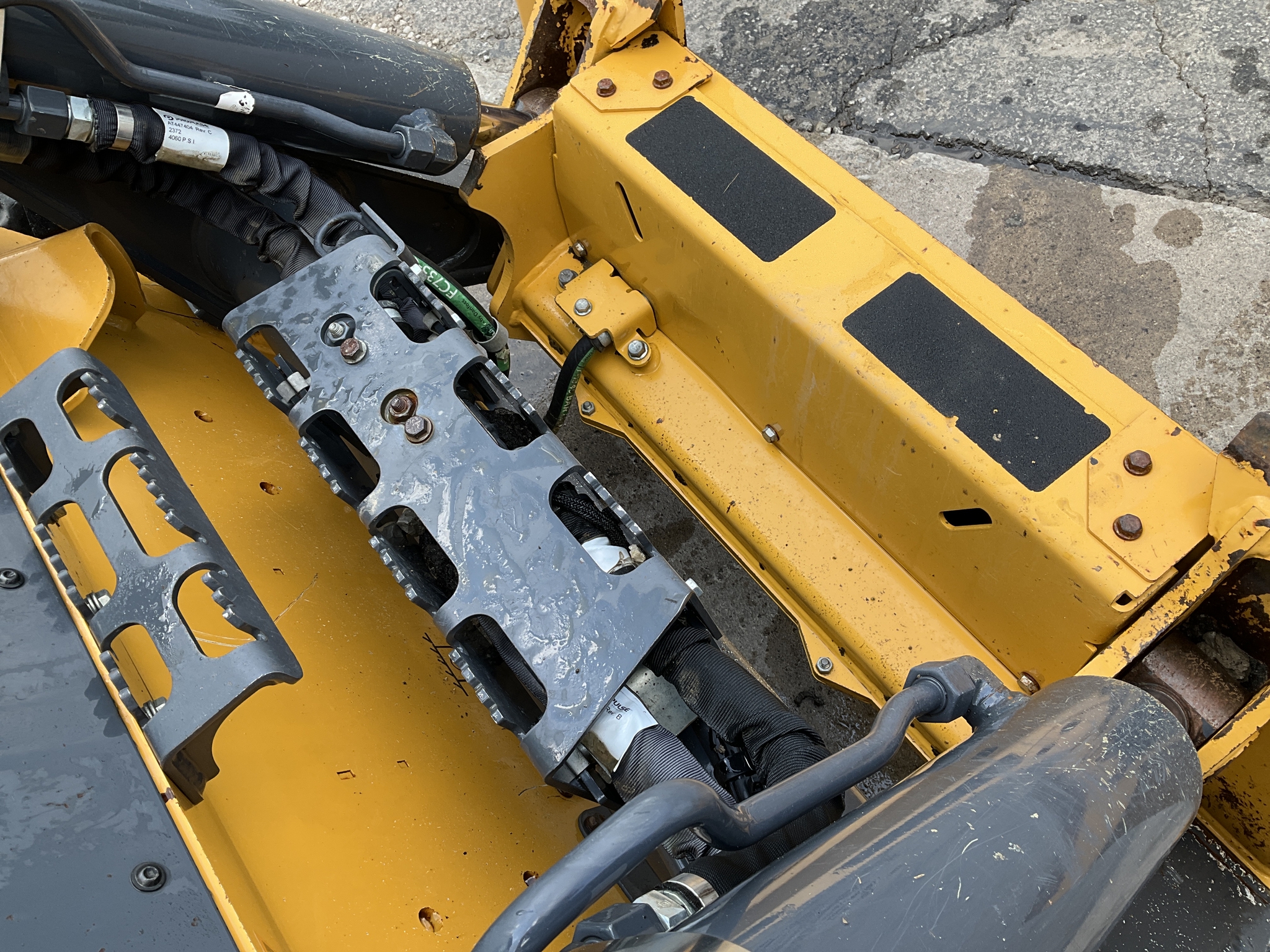 2023 John Deere 333G Image 18