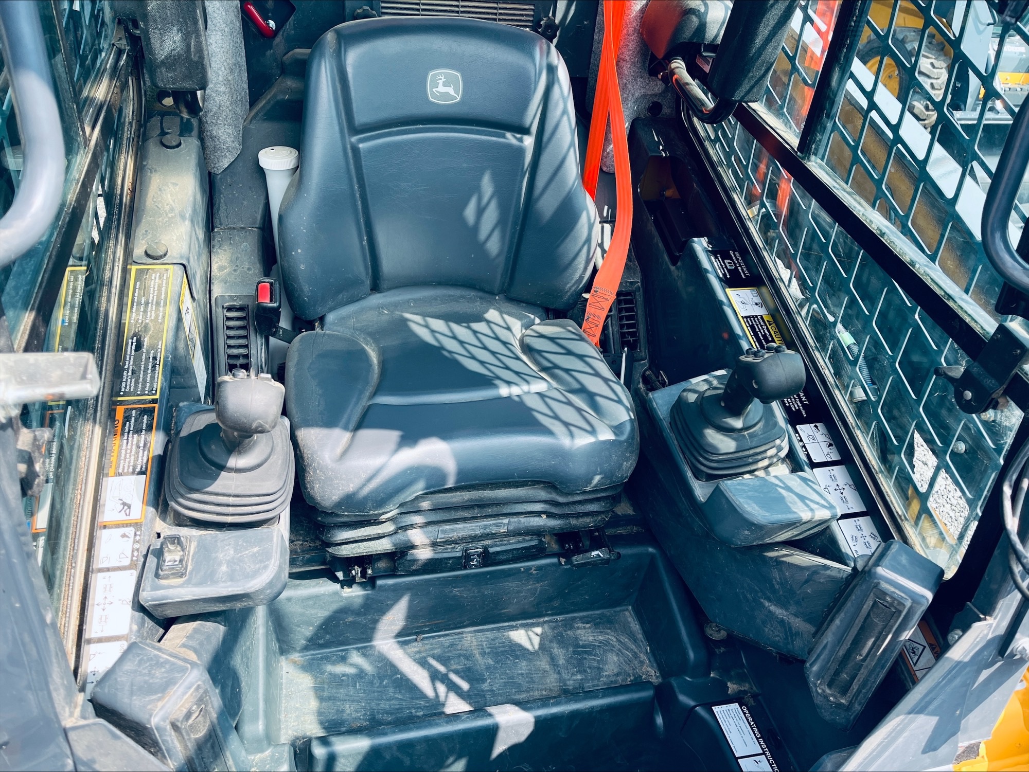 2023 John Deere 333G Image 10