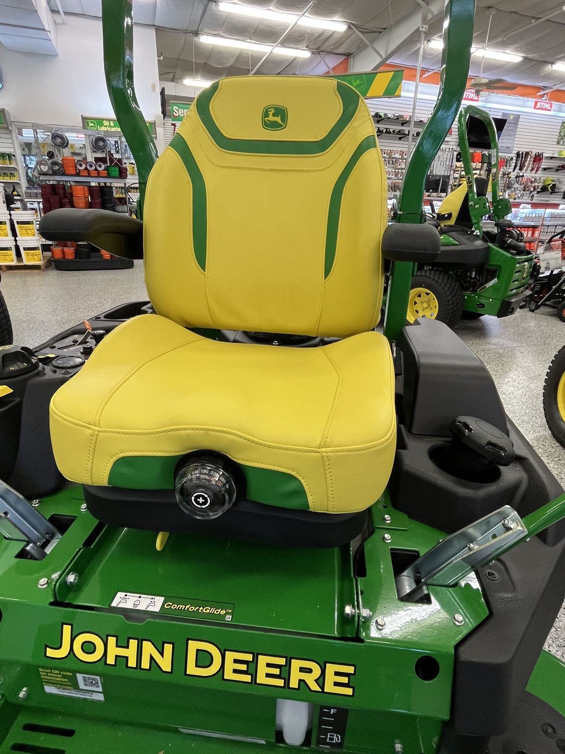 2025 John Deere Z740R Image 3