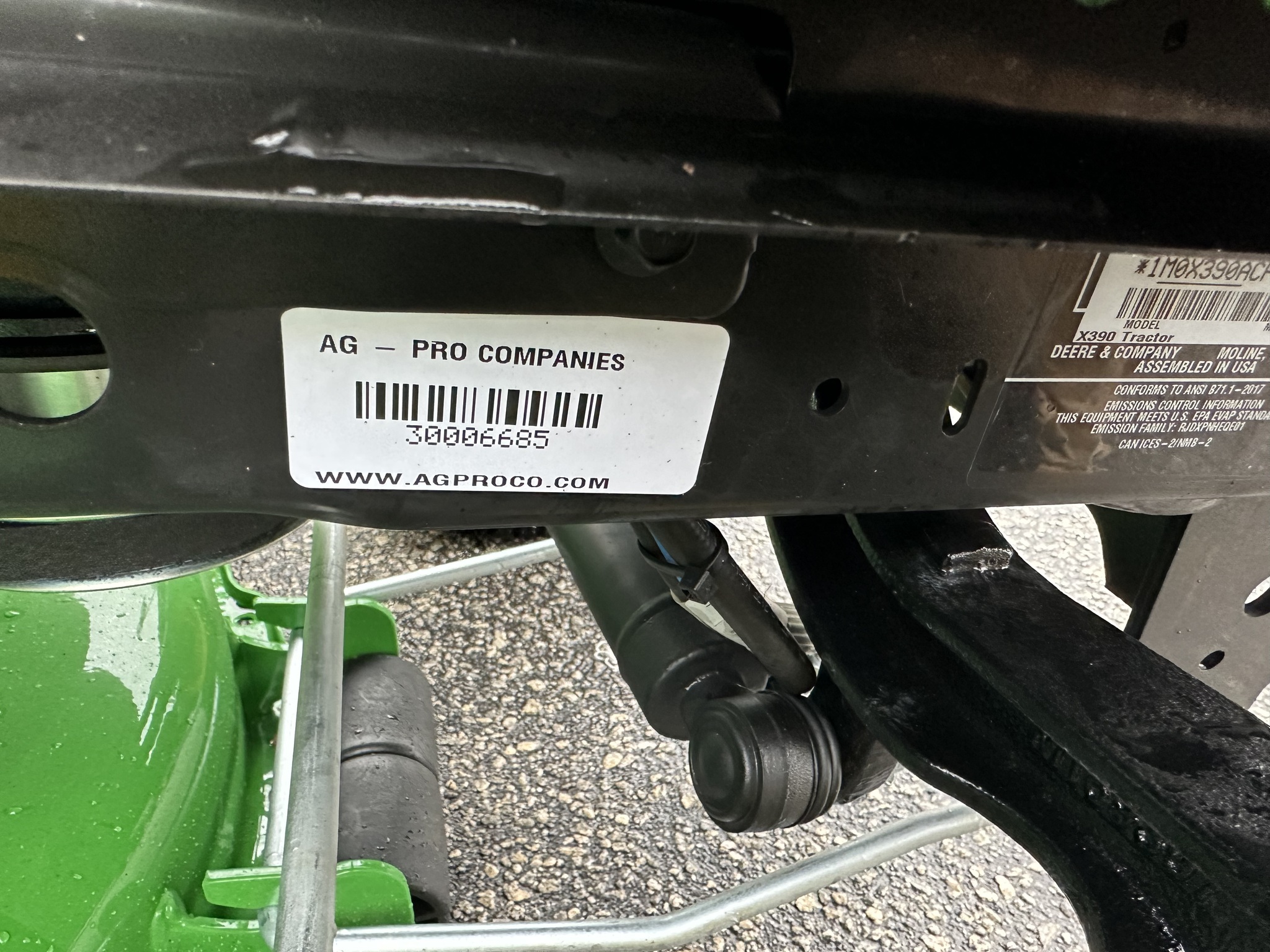 2024 John Deere X390 Image 5