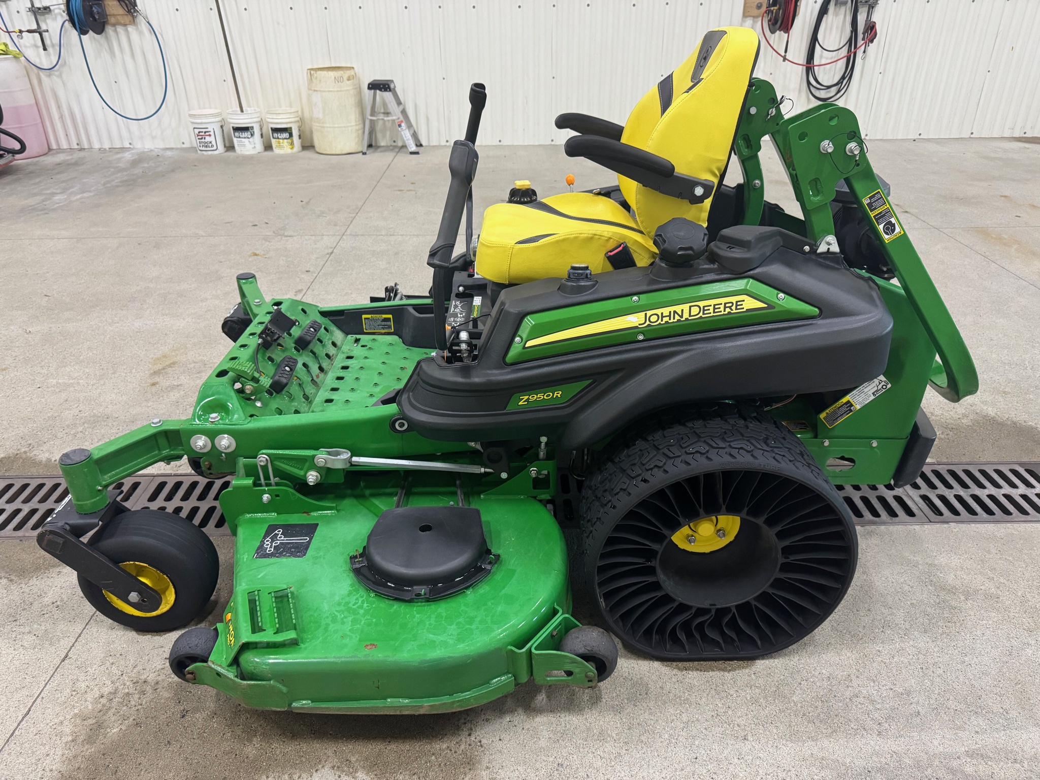 2020 John Deere Z950R Image 2