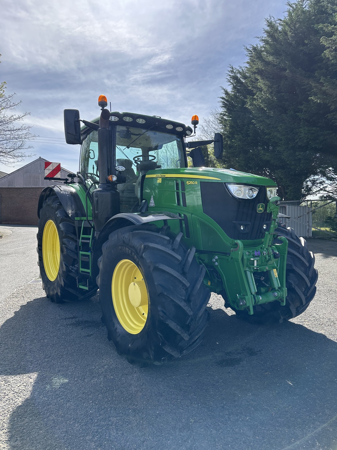 2022 John Deere 6250R