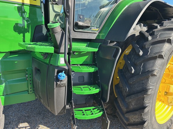 2023 John Deere 8R 310