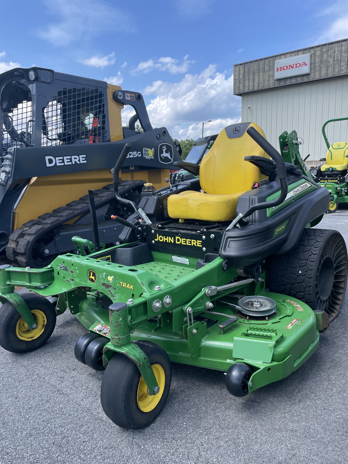 2022 John Deere Z930M Image 2