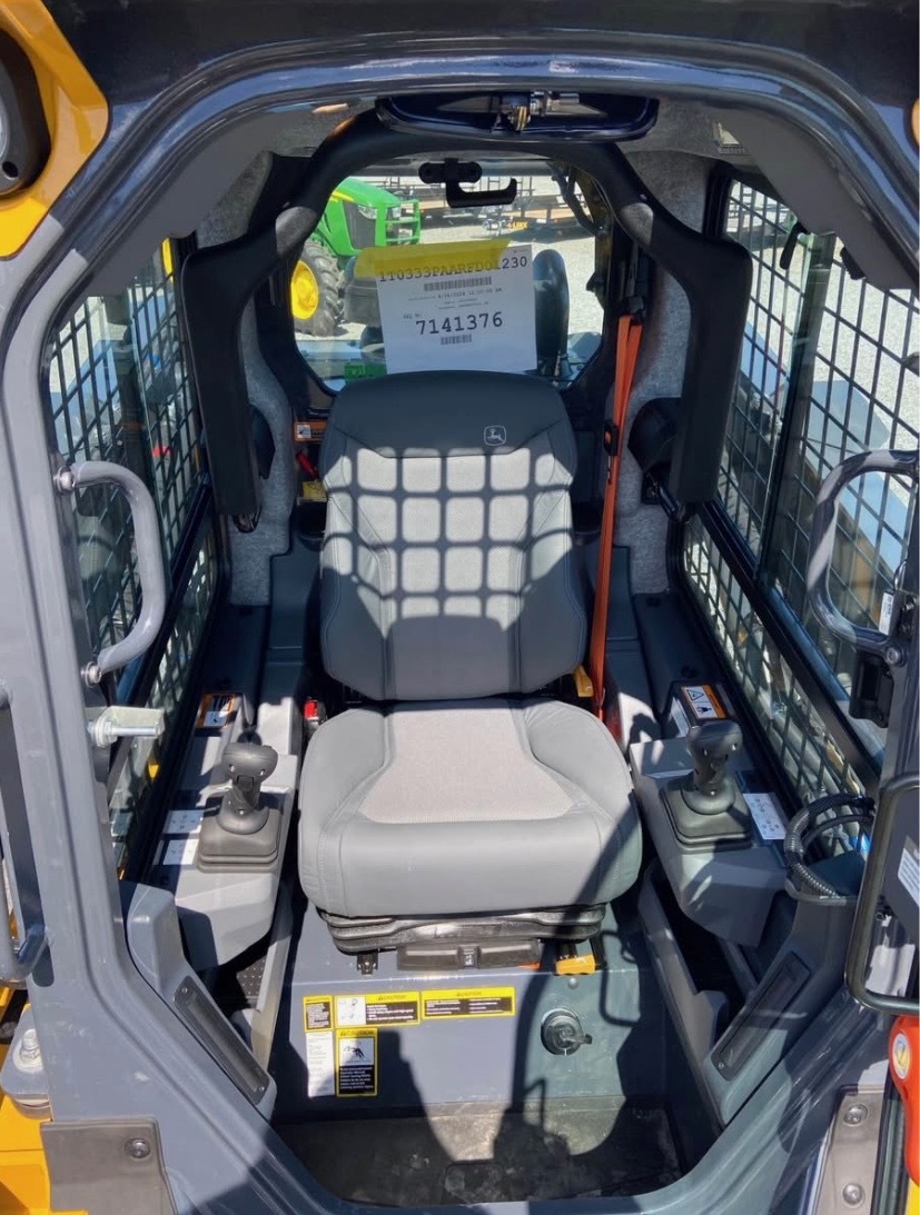 2025 John Deere 333 P Image 9