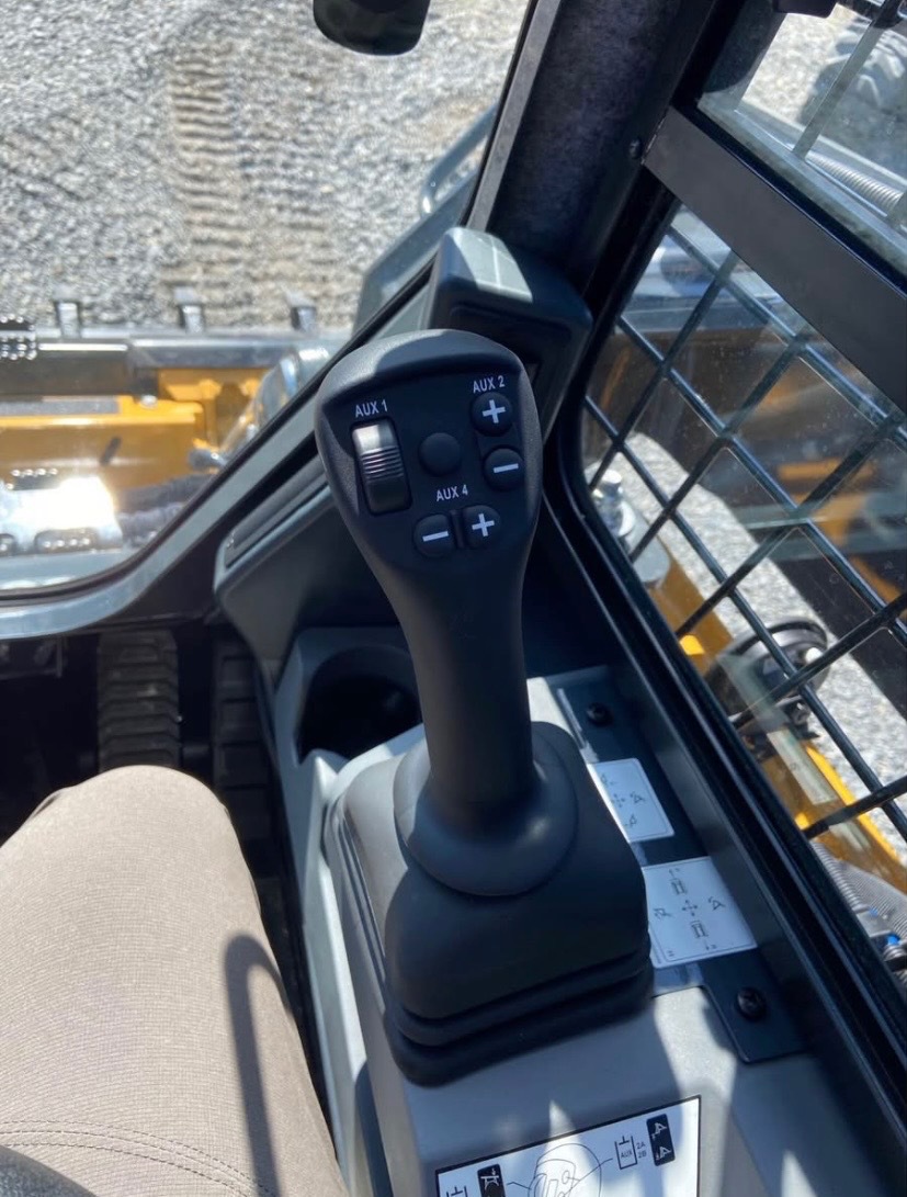 2025 John Deere 333 P Image 16