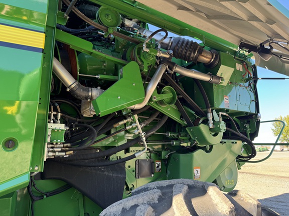 Used 2018 John Deere S790 Combines at Horizon Ag & Turf in Mayerthorpe, AB - Photo19