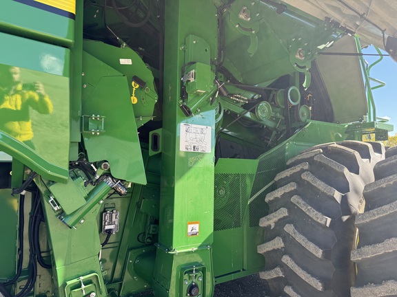 Used 2018 John Deere S790 Combines at Horizon Ag & Turf in Mayerthorpe, AB - Photo25