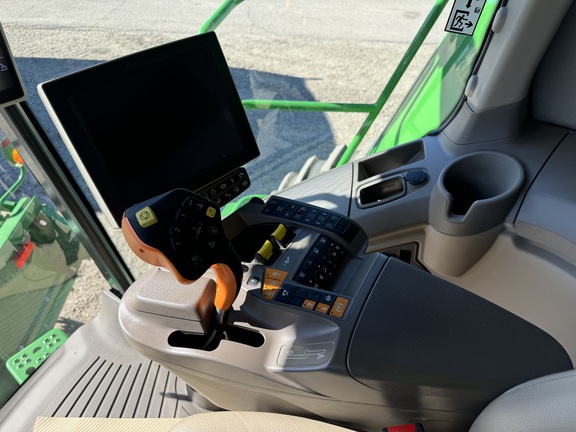 Used 2018 John Deere S790 Combines at Horizon Ag & Turf in Mayerthorpe, AB - Photo8