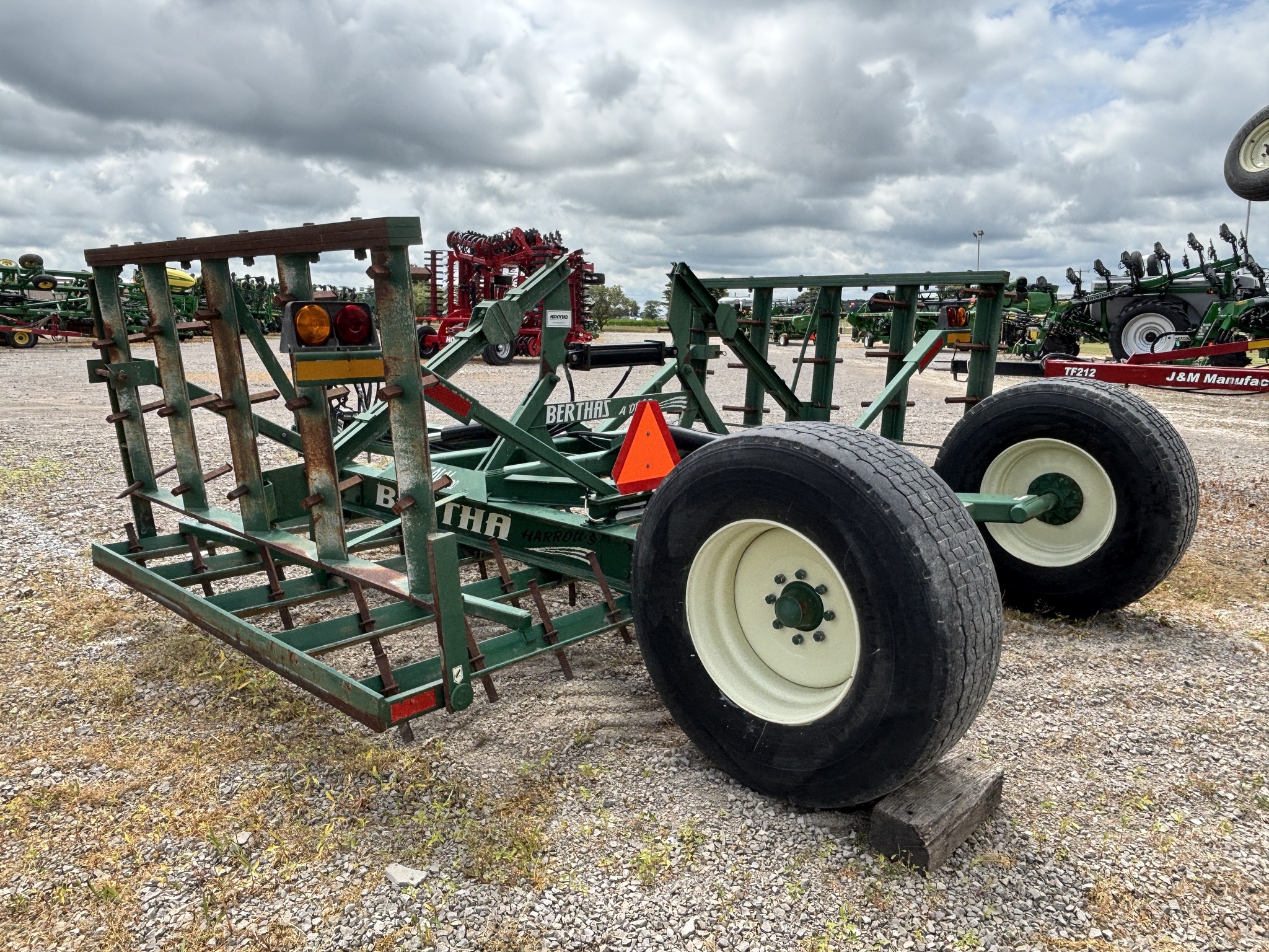 Used -- Other Bertha's A Drag Heavy H20 Heavy Harrows at Koenig Equipment in Anna, OH - PhotoXL2
