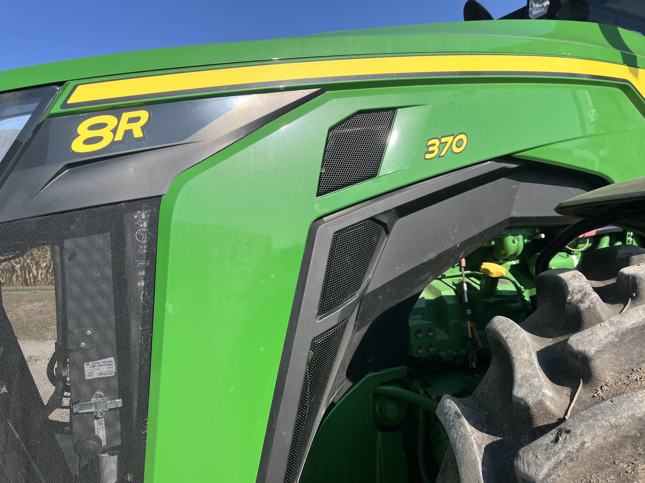  2024 John Deere 8R 370 at Heritage Tractor in Kewanee, IL