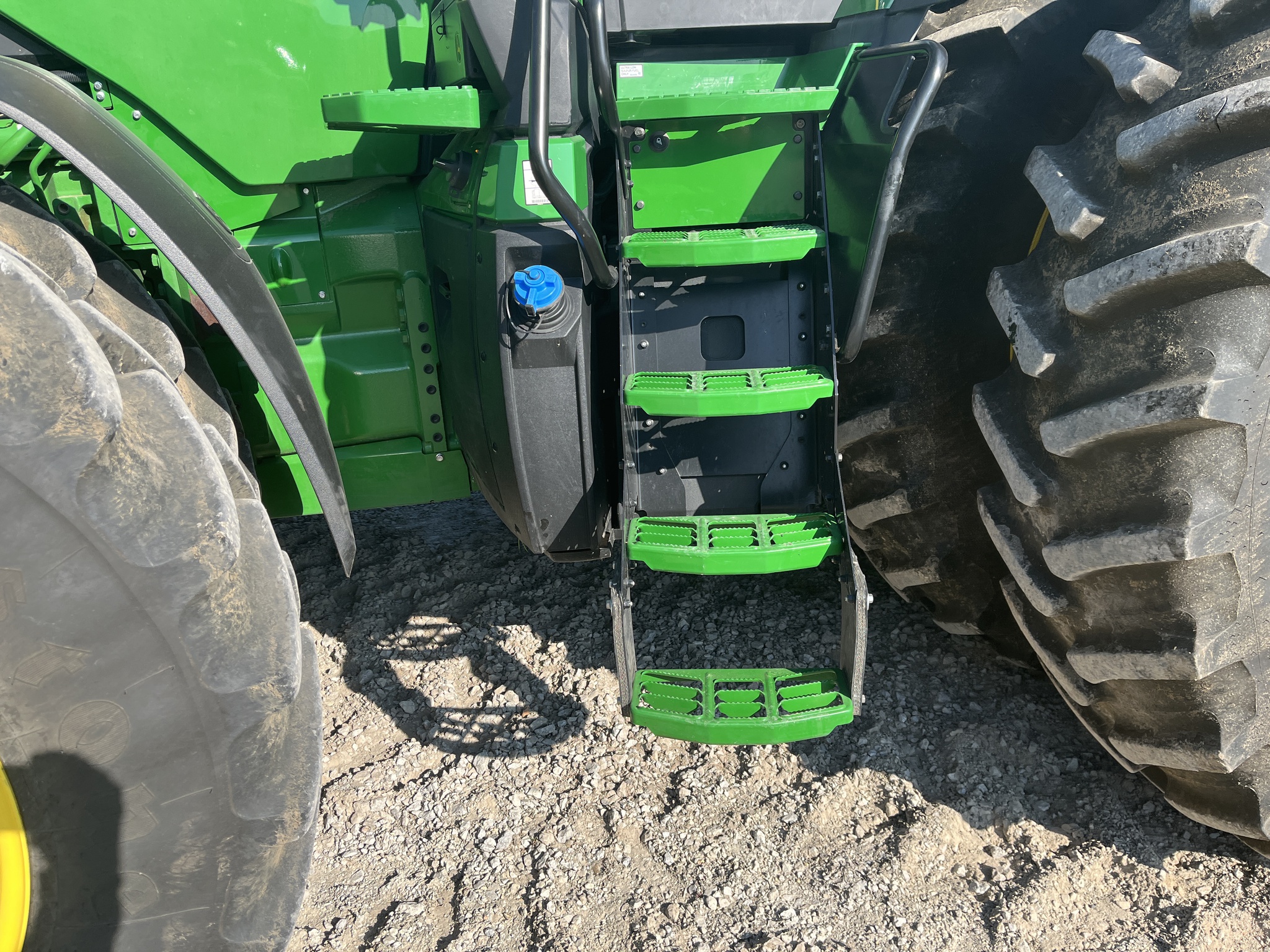  2024 John Deere 8R 370 at Heritage Tractor in Kewanee, IL