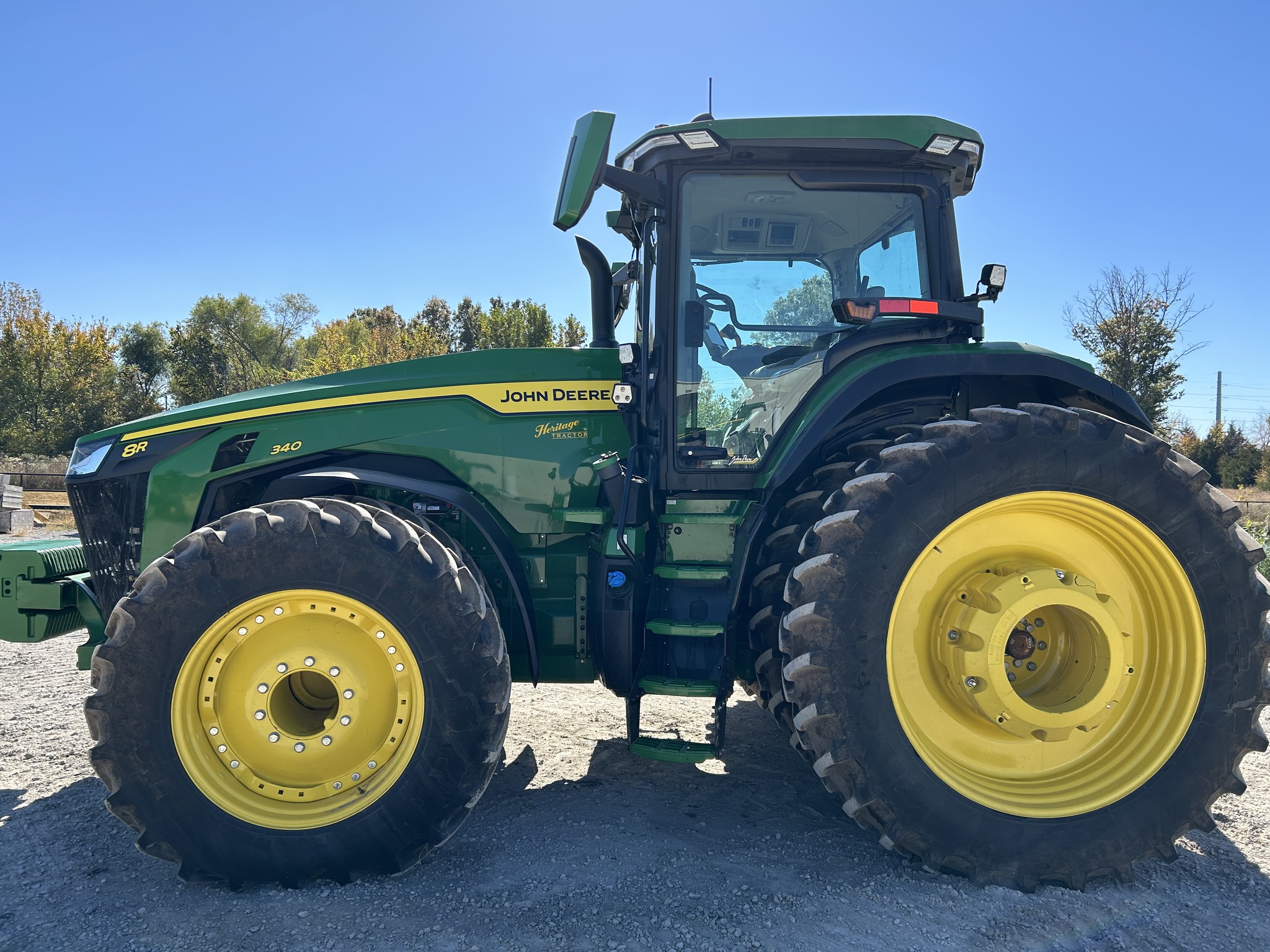  2023 John Deere 8R 340 at Heritage Tractor in Pittsburg, KS