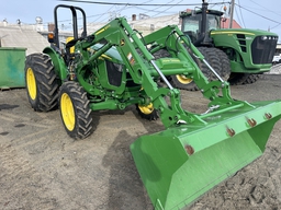 John Deere 5075E