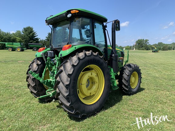 Photo of 2023 John Deere 6105E