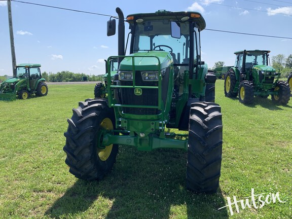 Photo of 2023 John Deere 6105E