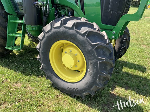 Photo of 2023 John Deere 6105E