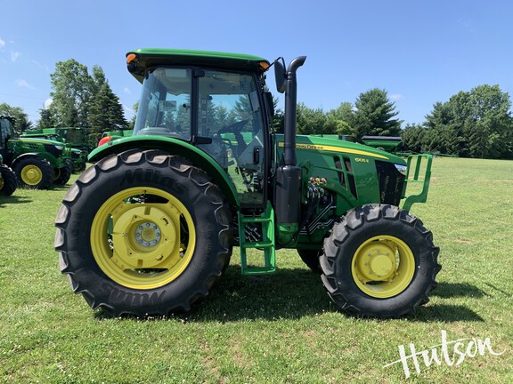 Photo of 2023 John Deere 6105E
