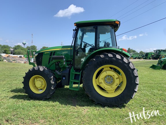 Photo of 2023 John Deere 6105E