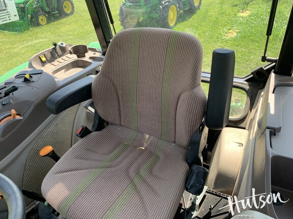 Photo of 2023 John Deere 6105E