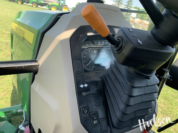 Photo of 2023 John Deere 6105E