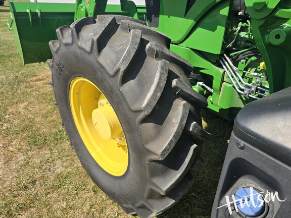 Photo of 2023 John Deere 6105E
