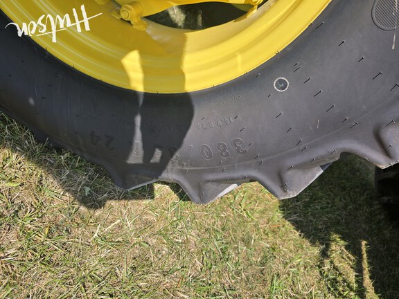 Photo of 2023 John Deere 6105E