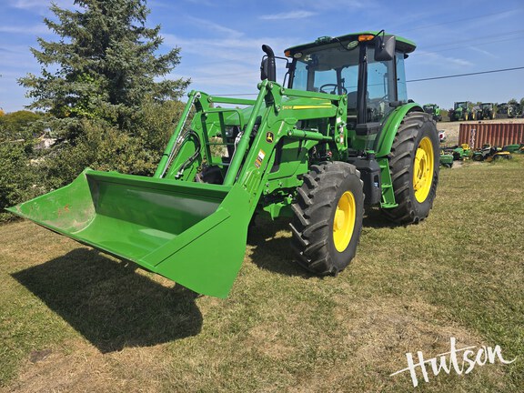 Photo of 2023 John Deere 6105E