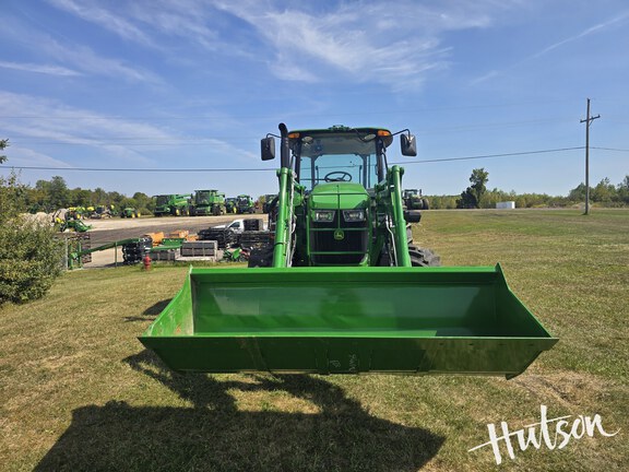 Photo of 2023 John Deere 6105E