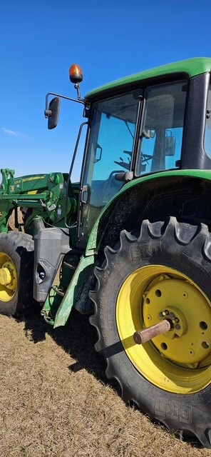2018 John Deere 6110M Image 8