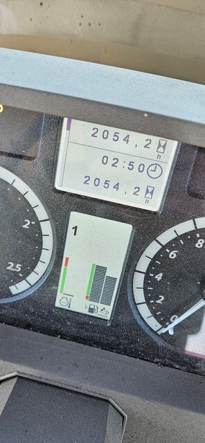 2018 John Deere 6110M Image 11