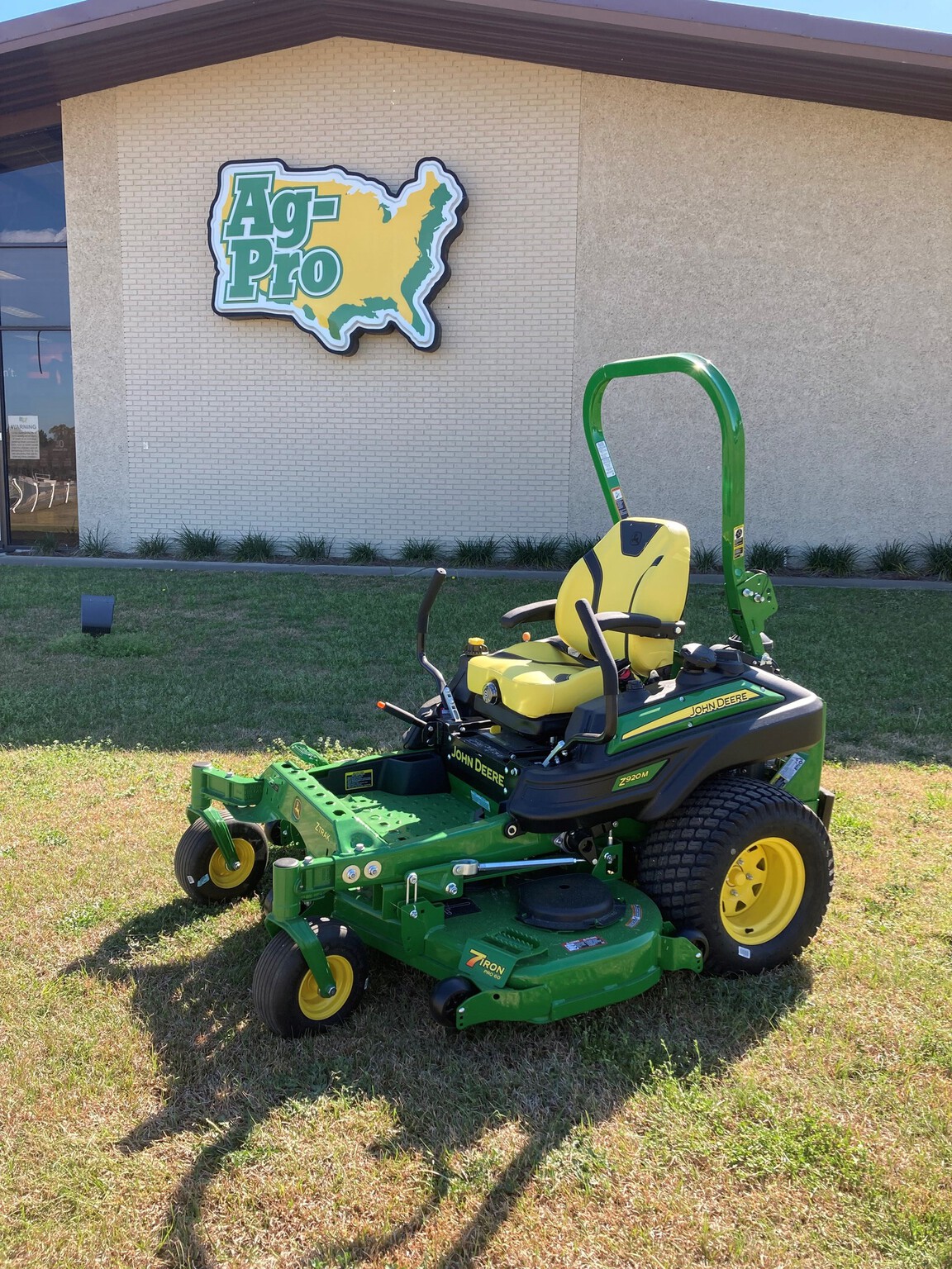 2025 John Deere Z920M Image 1