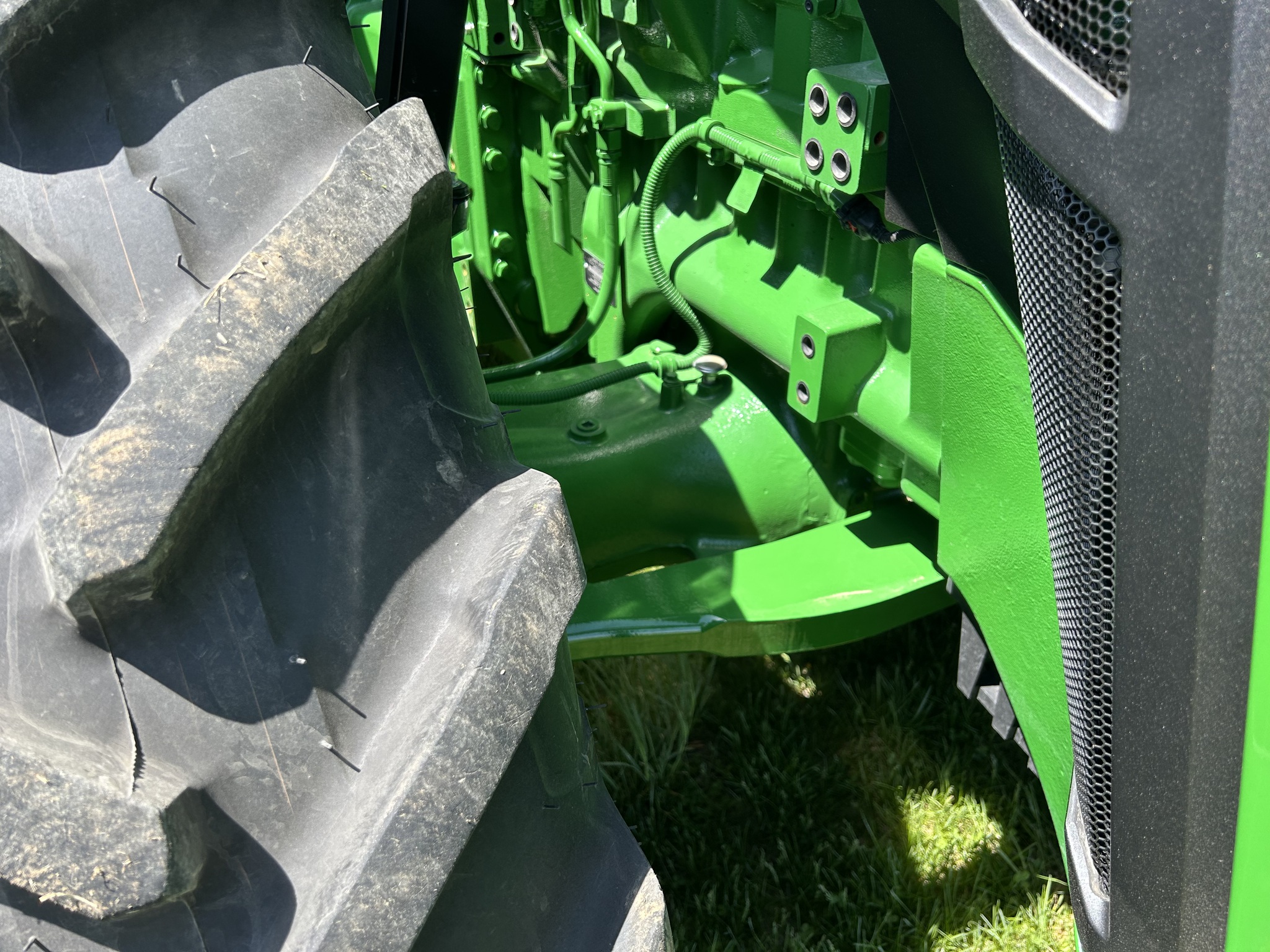  2024 John Deere 8R 280 at Heritage Tractor in Lacon, IL