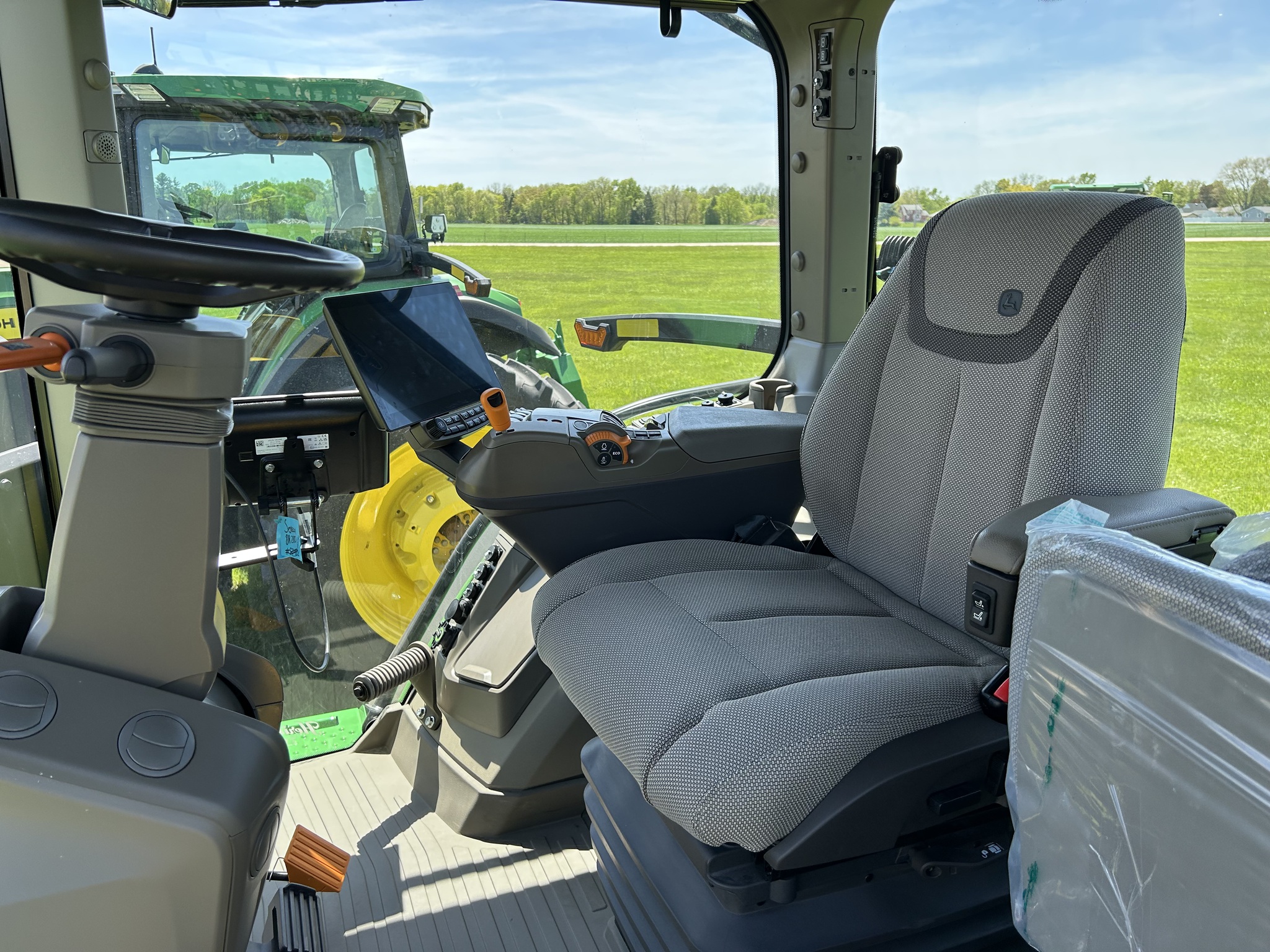  2024 John Deere 8R 280 at Heritage Tractor in Lacon, IL