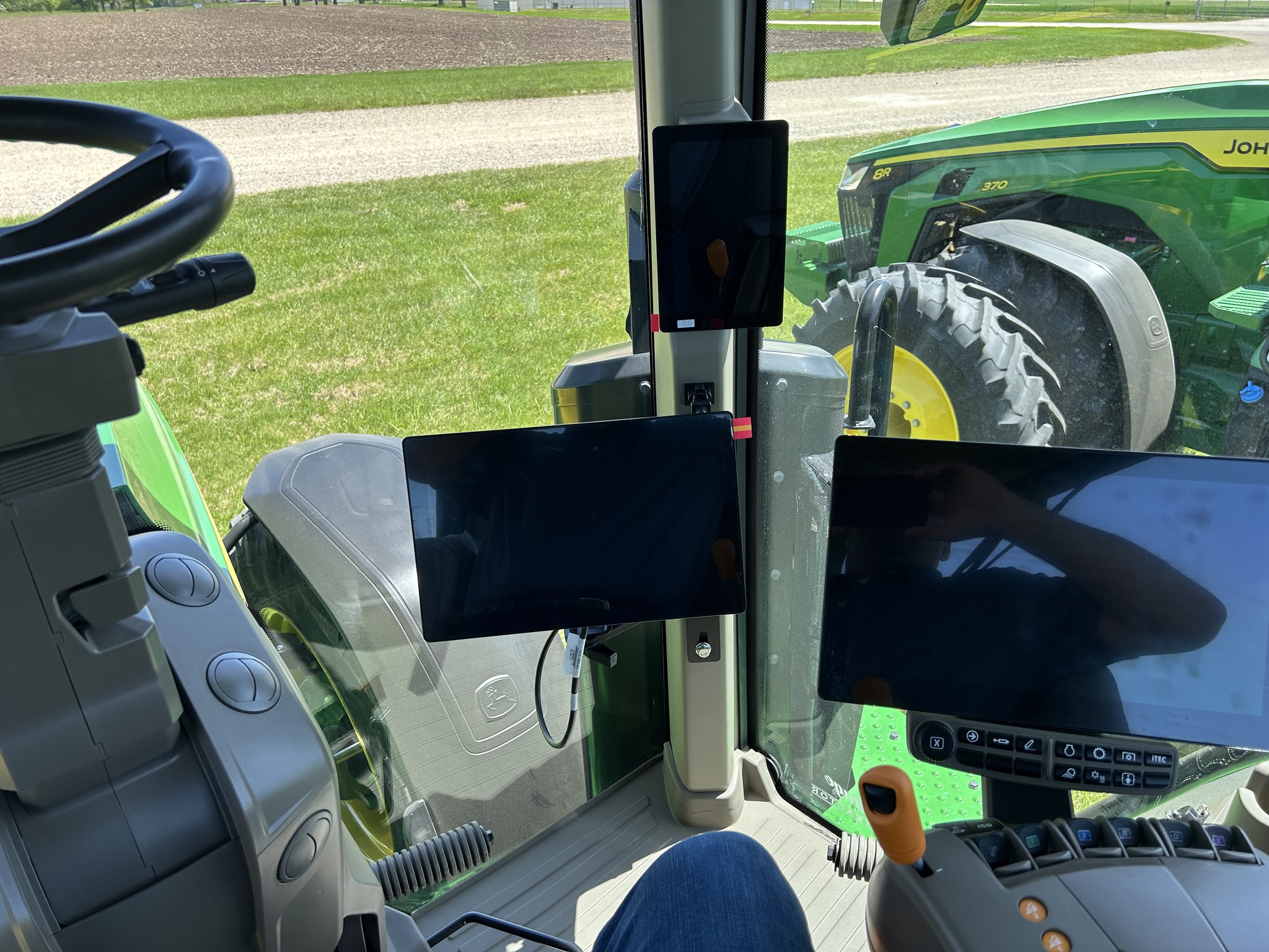  2024 John Deere 8R 280 at Heritage Tractor in Lacon, IL