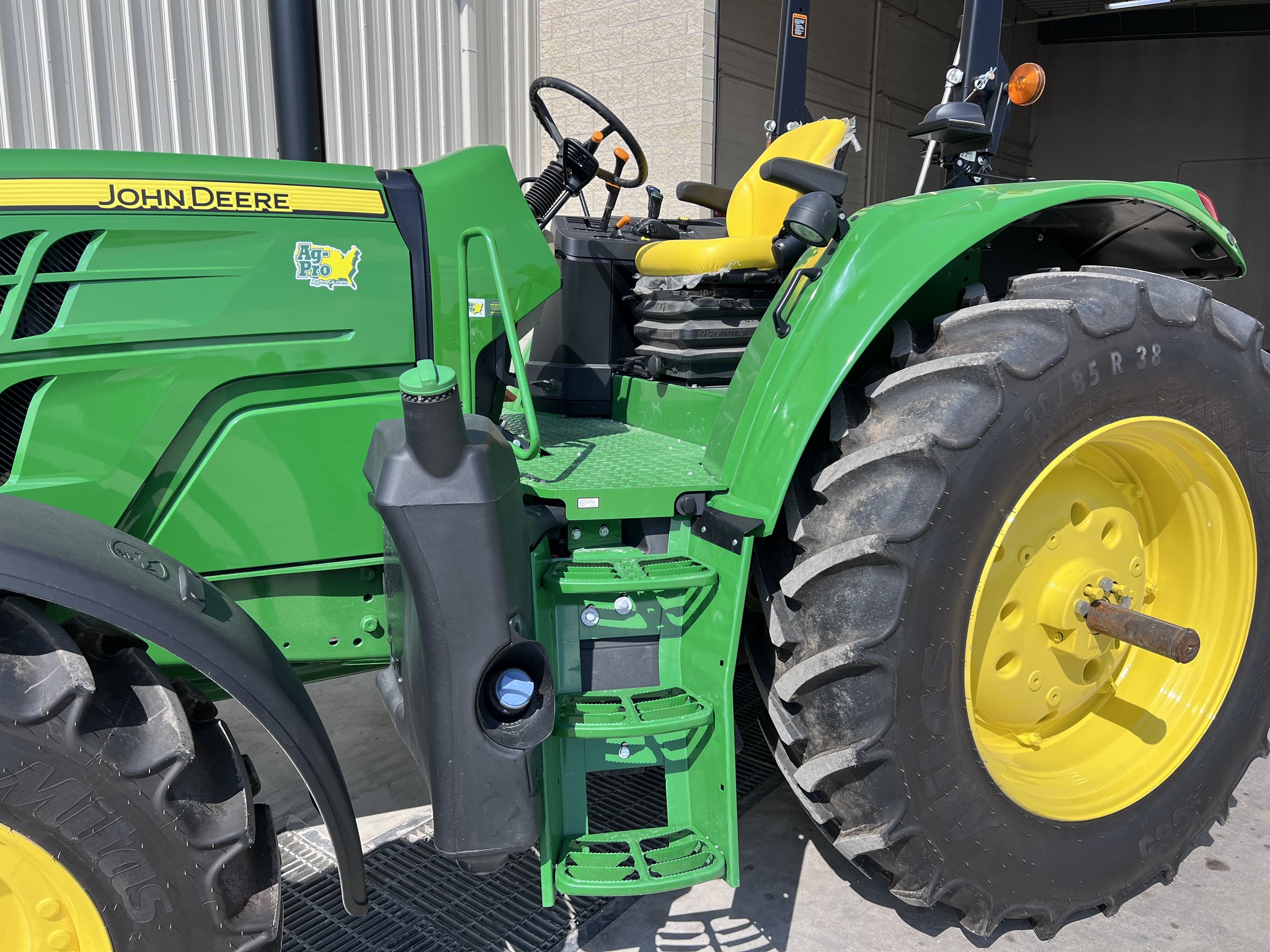 2023 John Deere 6130M Image 14