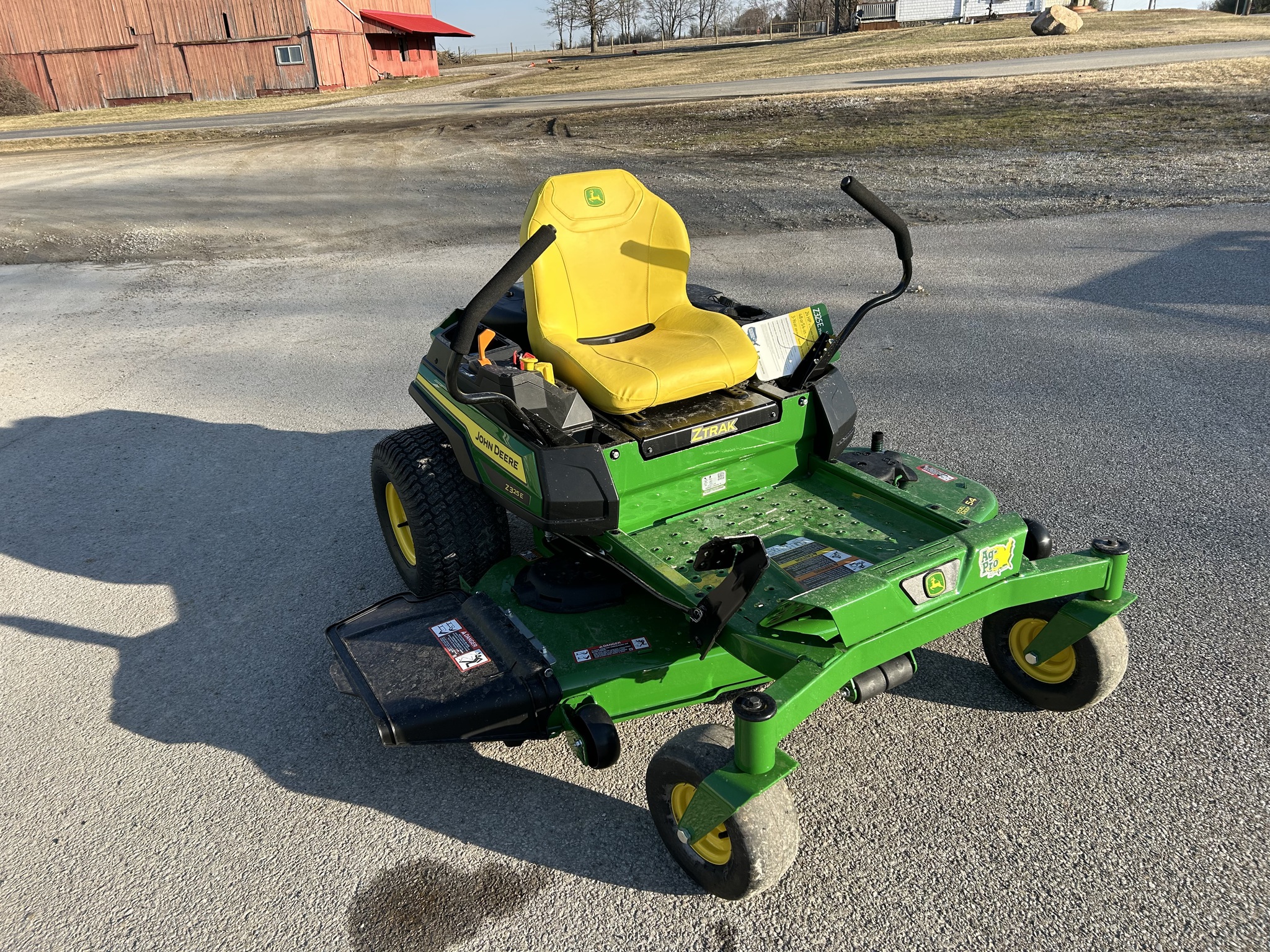 2025 John Deere Z325E Image 2