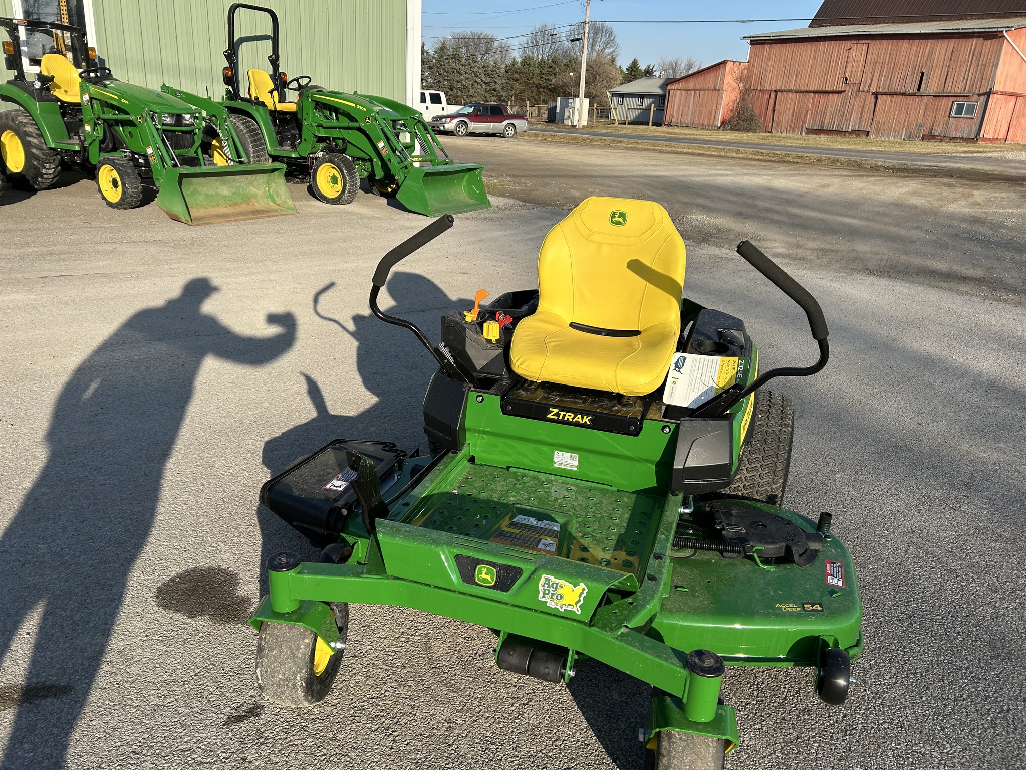2025 John Deere Z325E Image 3