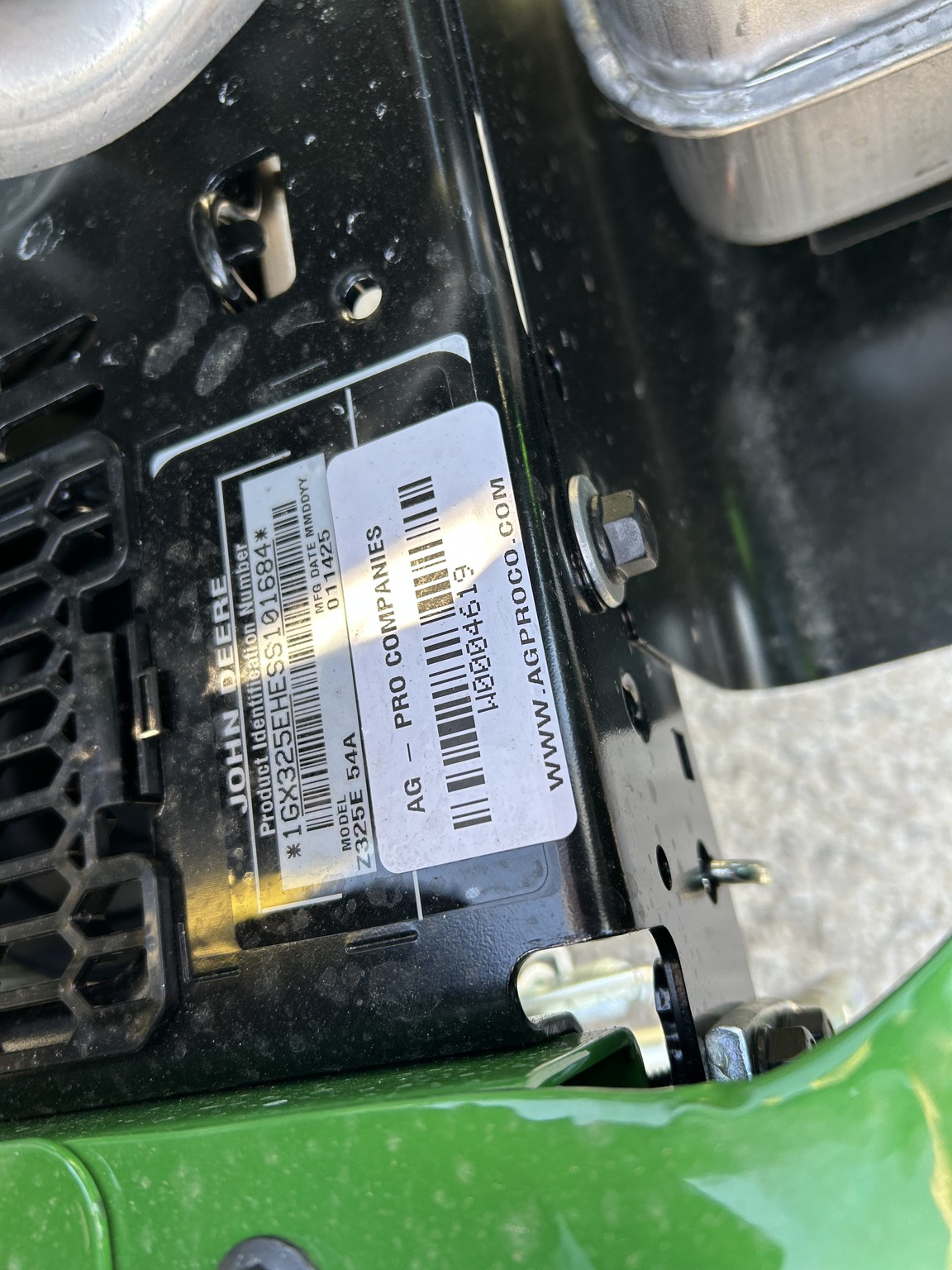 2025 John Deere Z325E Image 13