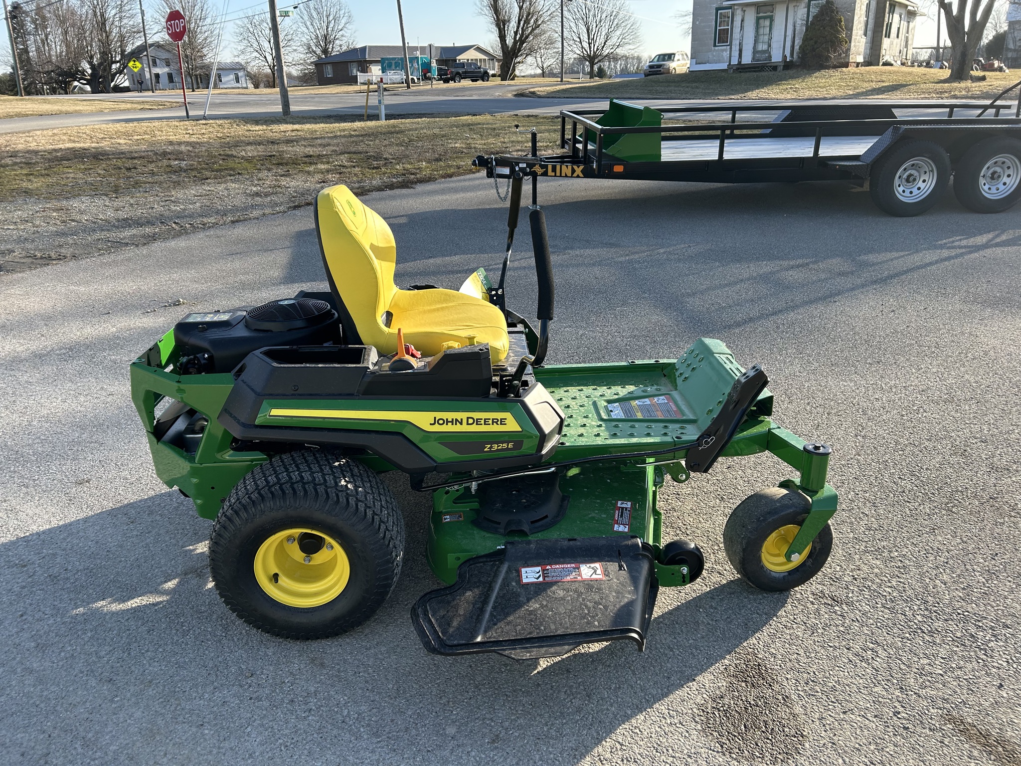 2025 John Deere Z325E Image 8