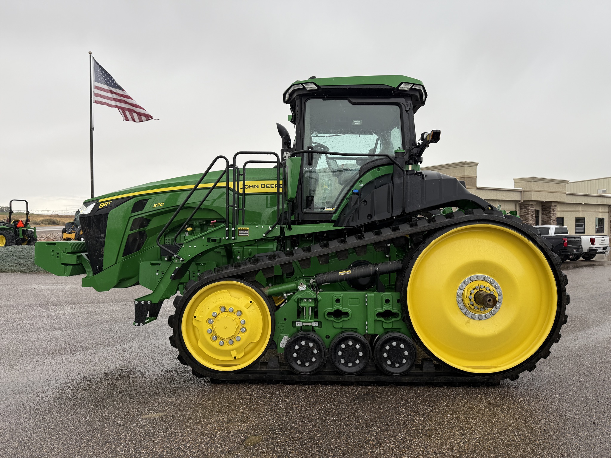2023 John Deere 8RT 370 Image 2