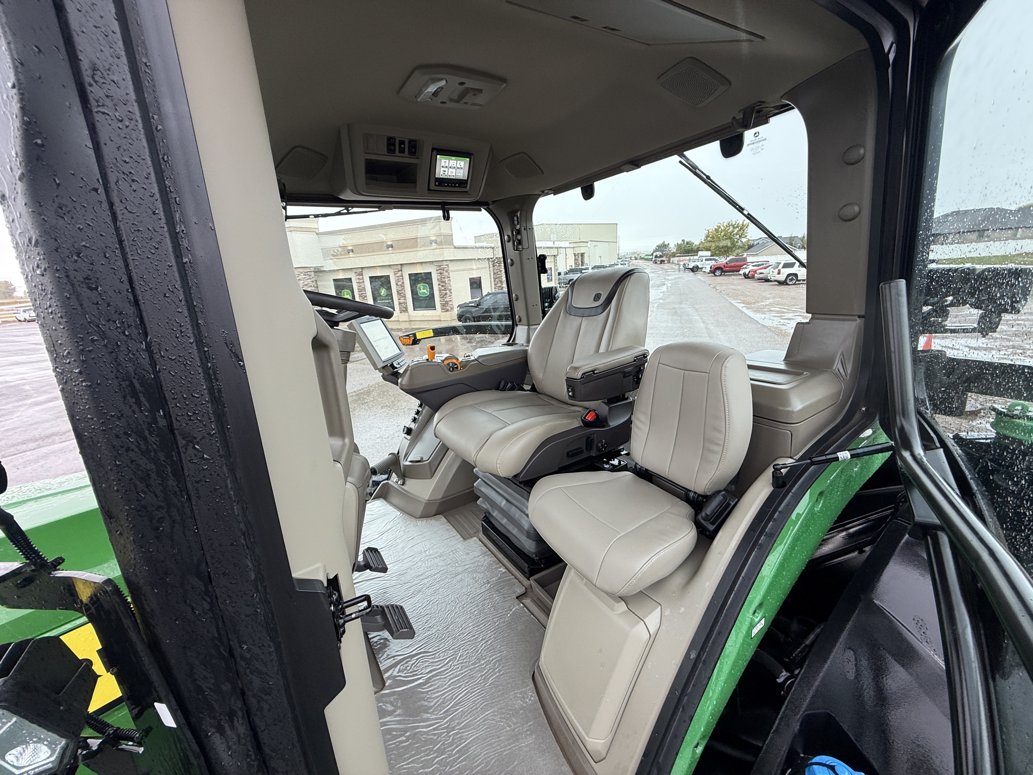 2023 John Deere 8RT 370 Image 9