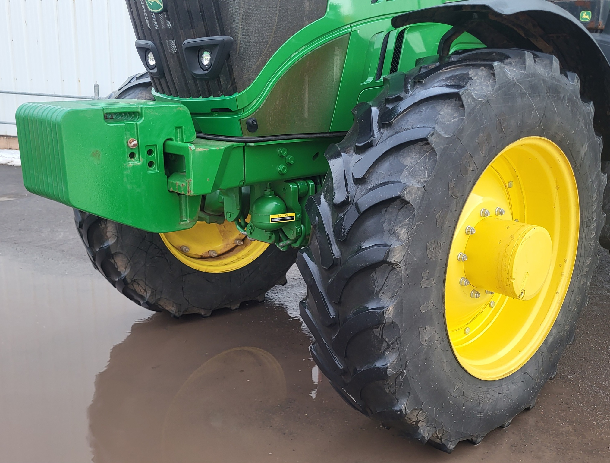 2021 John Deere 6215R Image 9