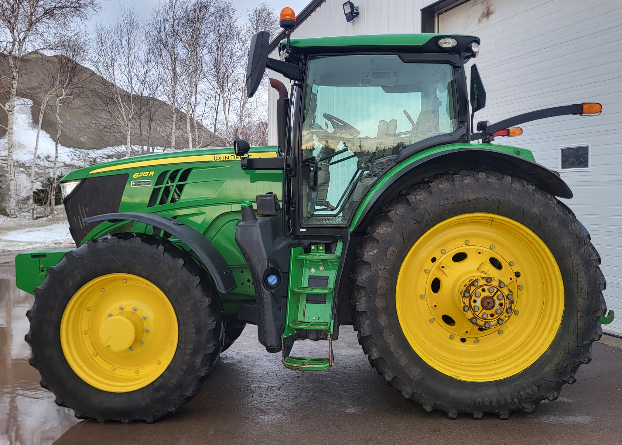 2021 John Deere 6215R Image 7