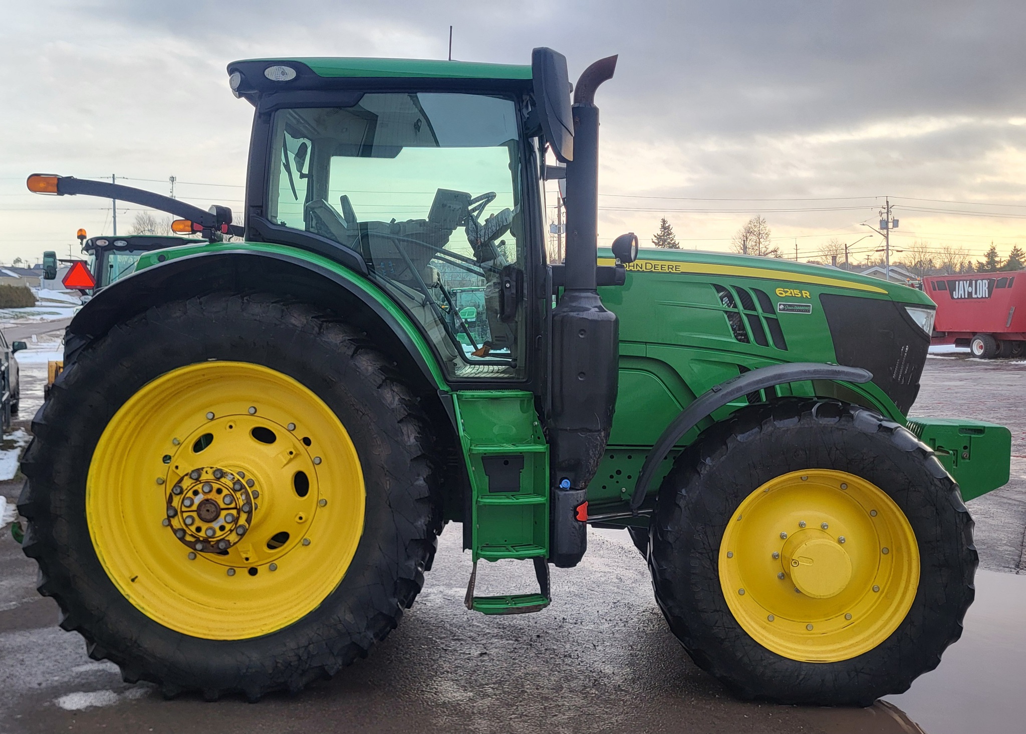 2021 John Deere 6215R Image 8