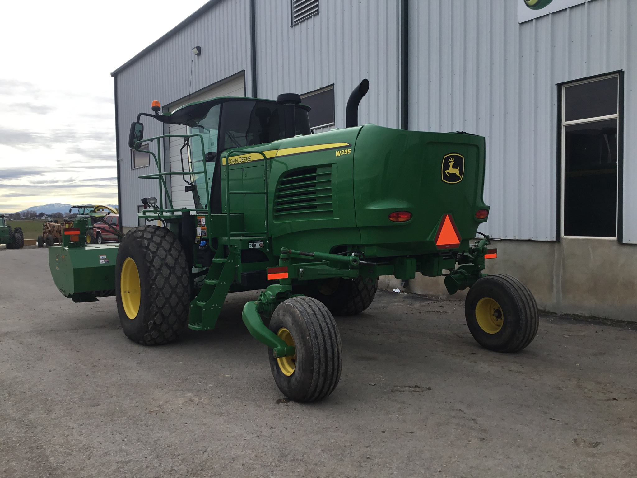 2019 John Deere W235 Image 4