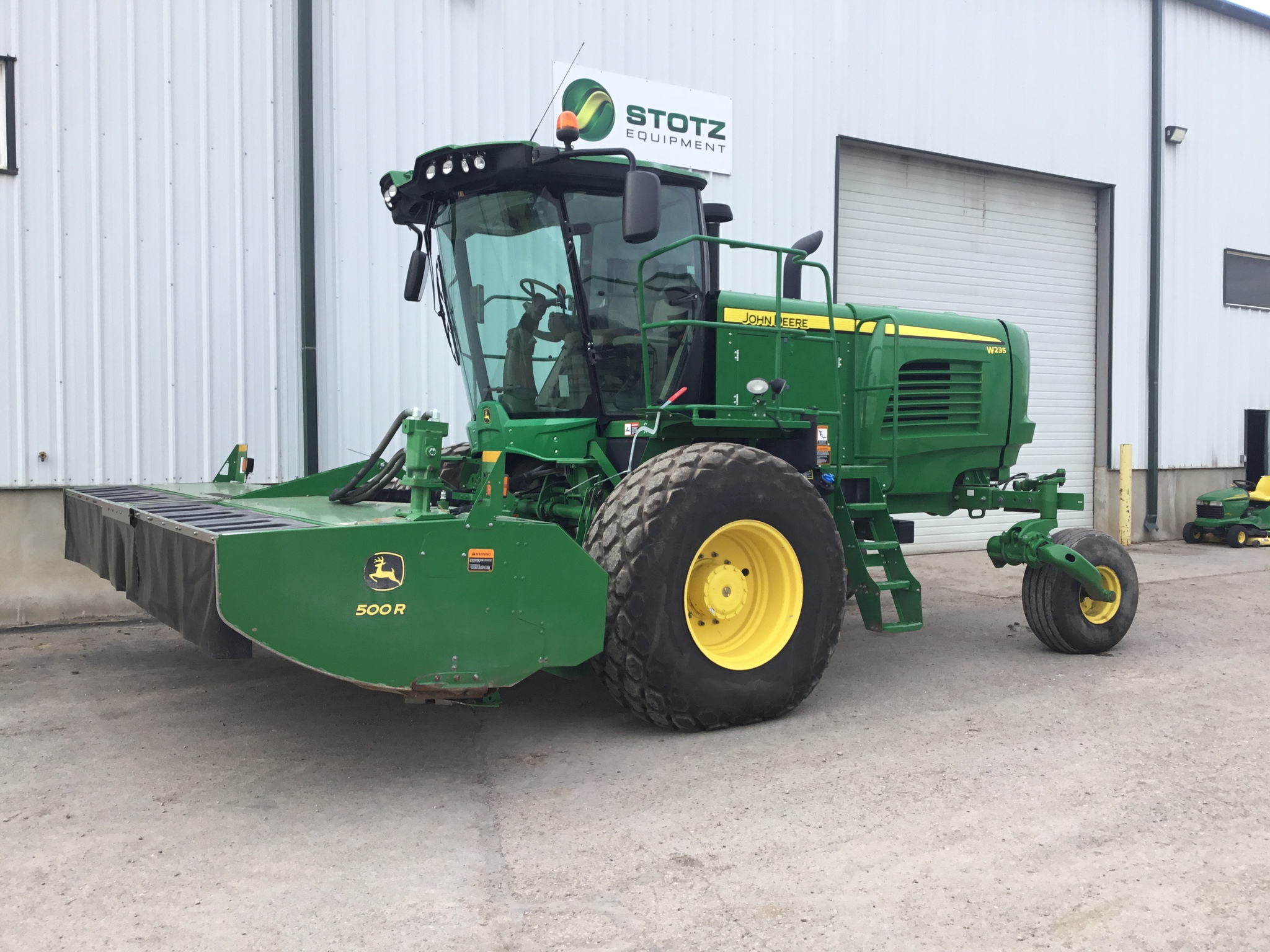 2019 John Deere W235 Image 2