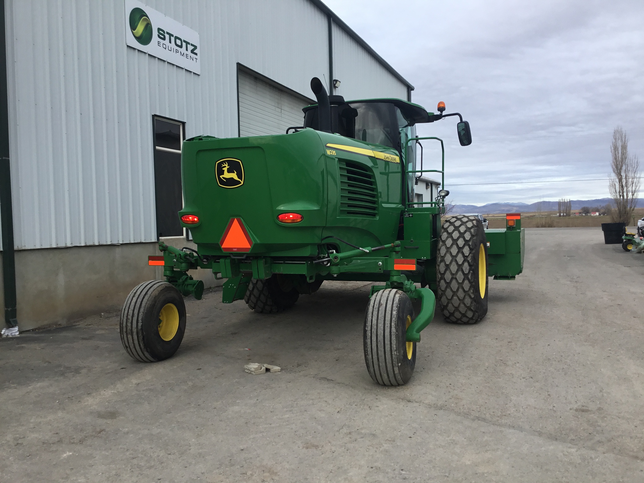 2019 John Deere W235 Image 6