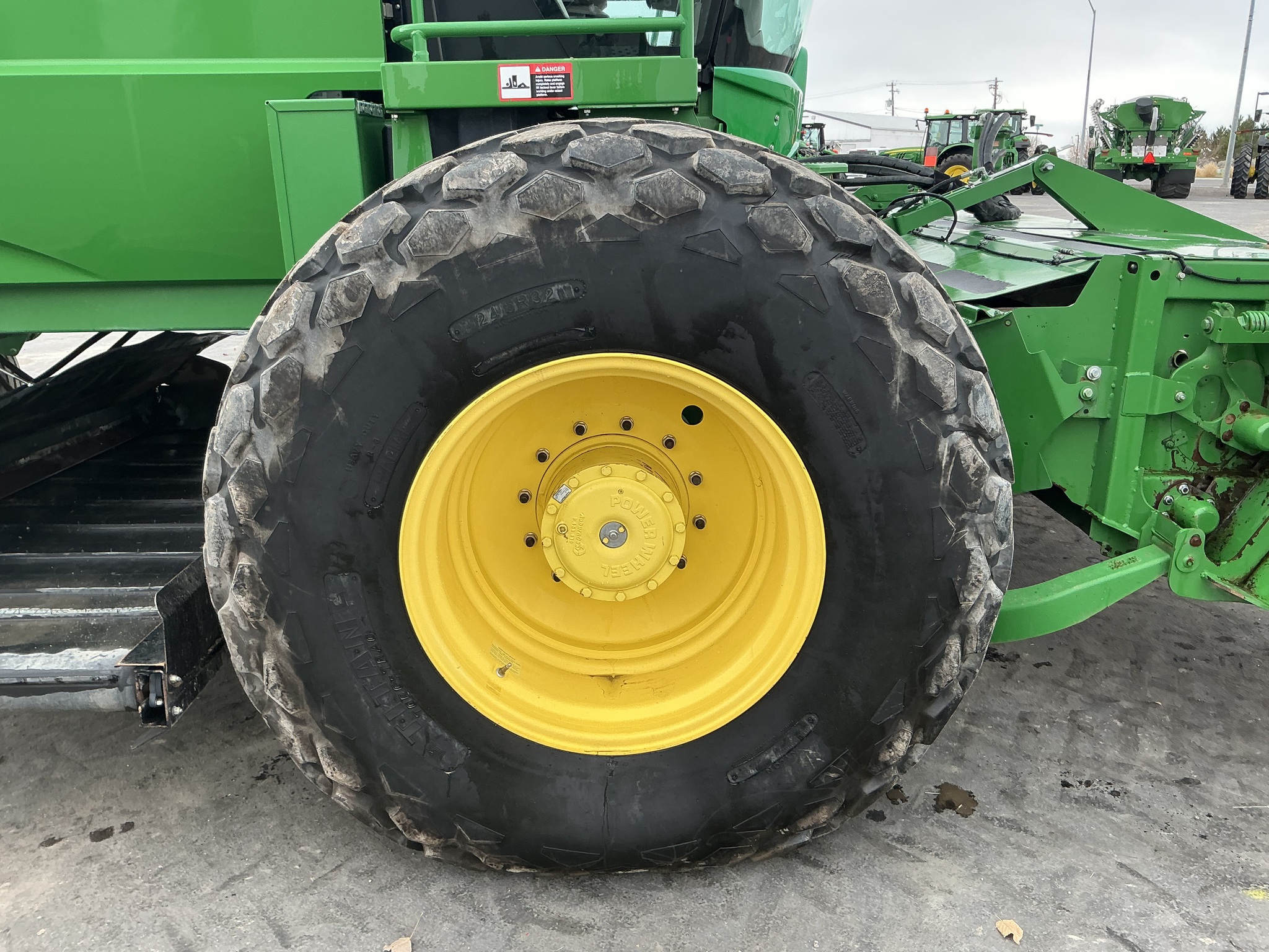 2015 John Deere W235 Image 14