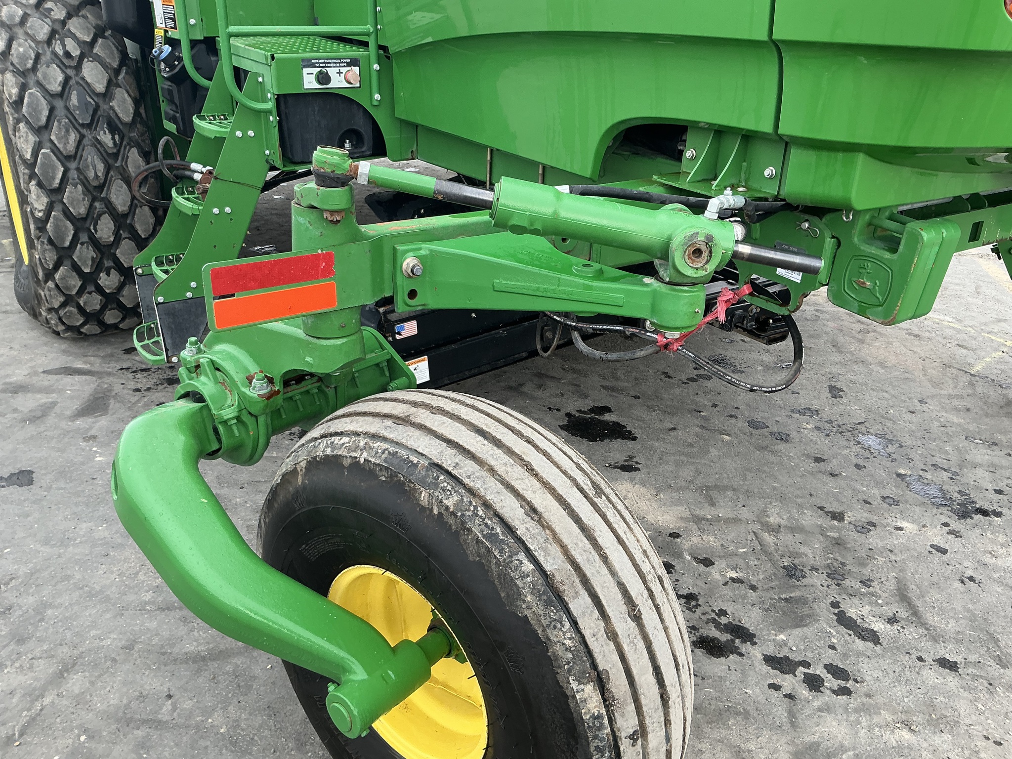 2015 John Deere W235 Image 18